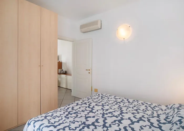 アパート Mirafiori アラッシオ